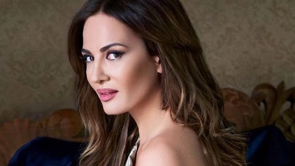 Πρόστιμο 500 ευρώ στη Ματσούκα! Τράκαρε και επιχείρησε να φύγει γιατί το αυτοκίνητό της ήταν ανασφάλιστο